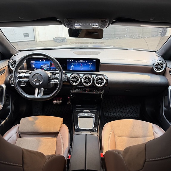 Mercedes-Benz CLA250 e 9 of 11
