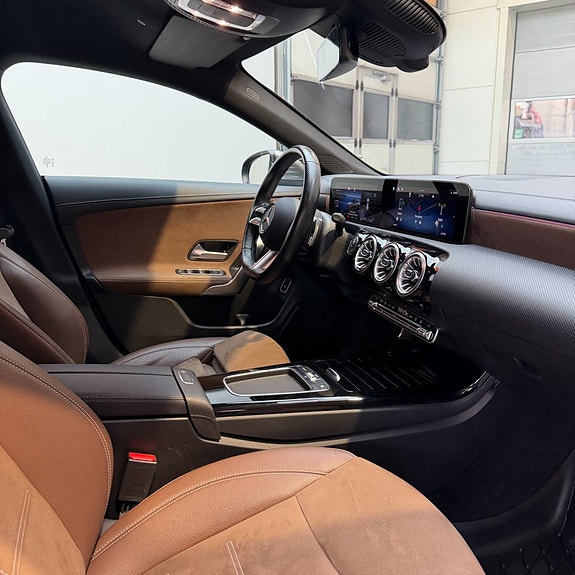Mercedes-Benz CLA250 e 11 of 11