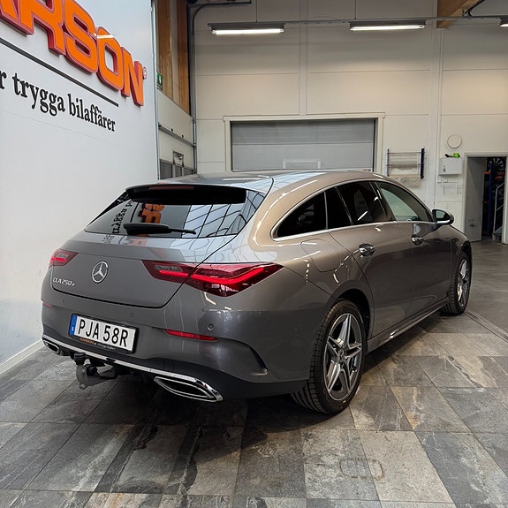 Mercedes-Benz CLA250 e 4 of 5