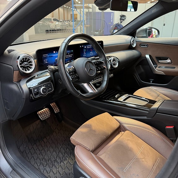 Mercedes-Benz CLA250 e 8 of 11