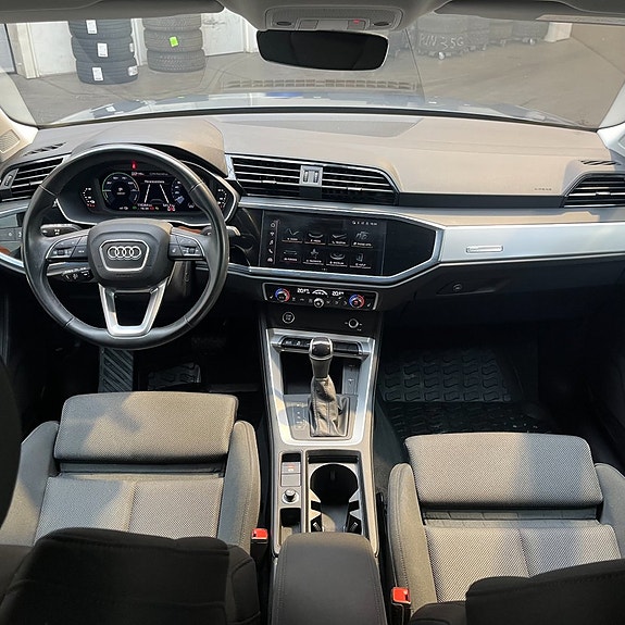 Audi Q3 10 of 12