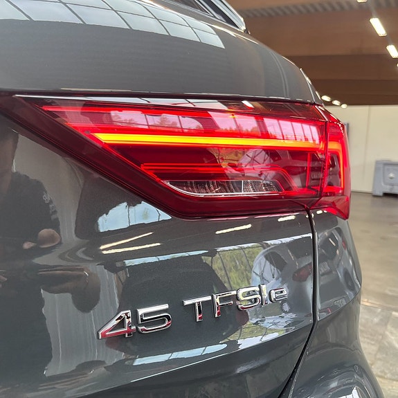 Audi Q3 7 of 12