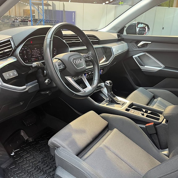 Audi Q3 9 of 12