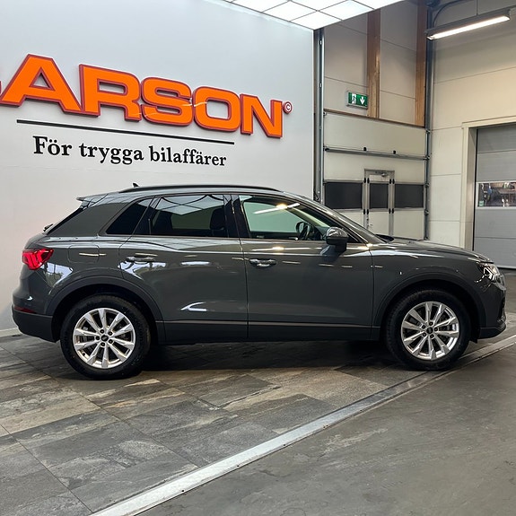 Audi Q3 4 of 5