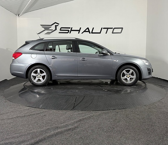 Chevrolet Cruze 4 of 18