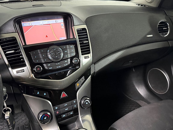 Chevrolet Cruze 13 of 18