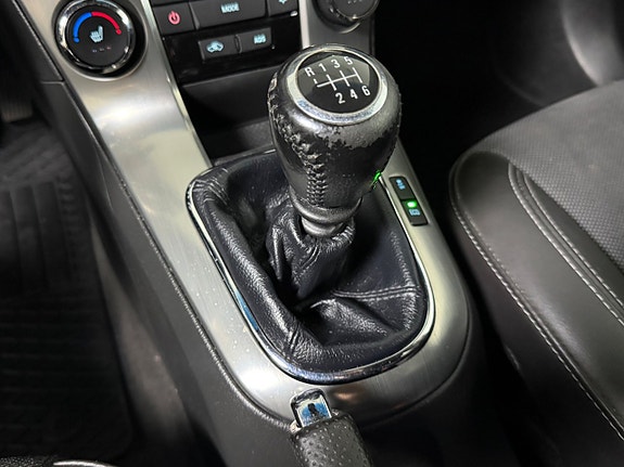 Chevrolet Cruze 17 of 18