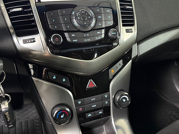 Chevrolet Cruze 16 of 18