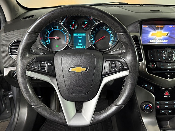 Chevrolet Cruze 12 of 18