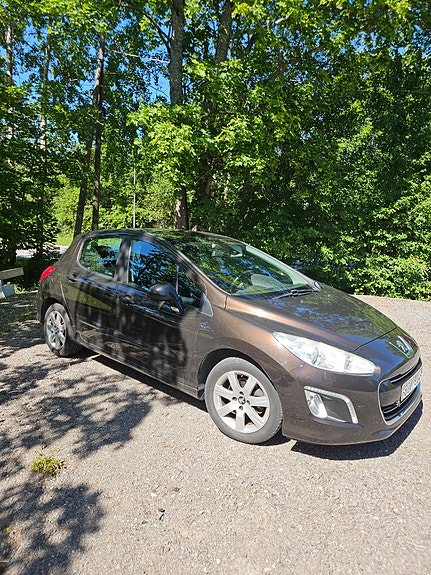 Peugeot 308 2 of 10