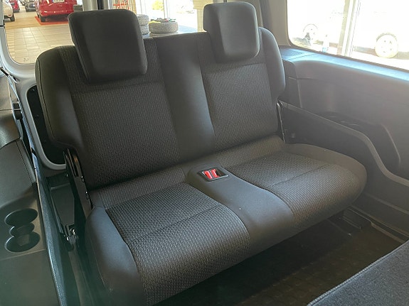 Volkswagen Caddy Maxi 11 of 15