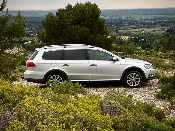 Volkswagen Passat Alltrack 3 of 5