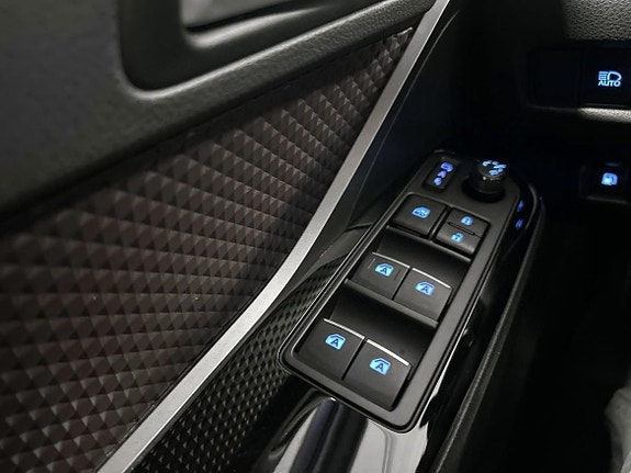 Toyota C-HR 21 of 23