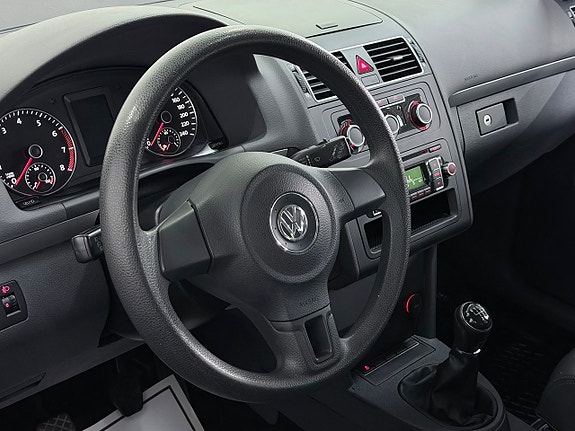Volkswagen Touran 2 of 5