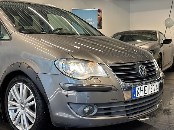 Volkswagen Touran 4 of 5