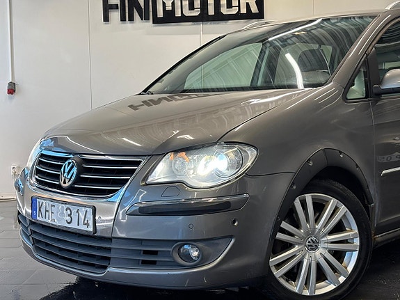 Volkswagen Touran 2 of 5