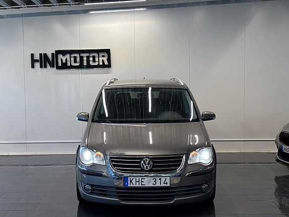 Volkswagen Touran 3 of 5