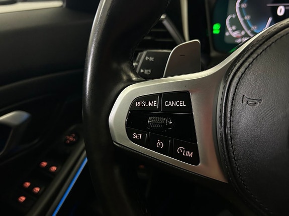 BMW 330e 13 of 23