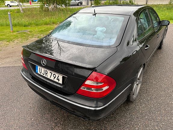 Mercedes-Benz E320 7 of 27