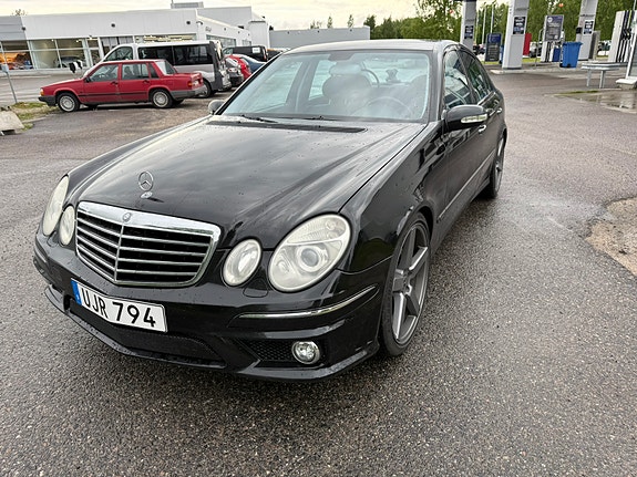 Mercedes-Benz E320 13 of 27