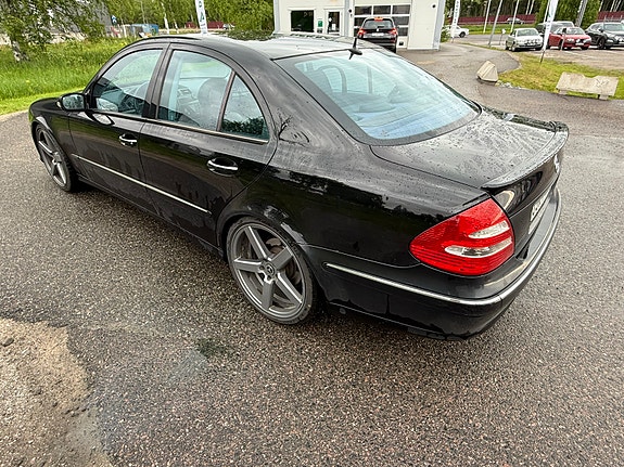 Mercedes-Benz E320 11 of 27