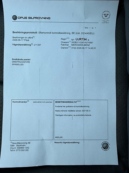 Mercedes-Benz E320 24 of 27