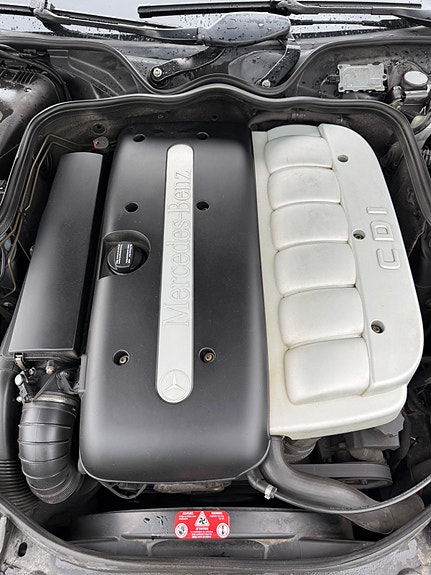 Mercedes-Benz E320 15 of 27