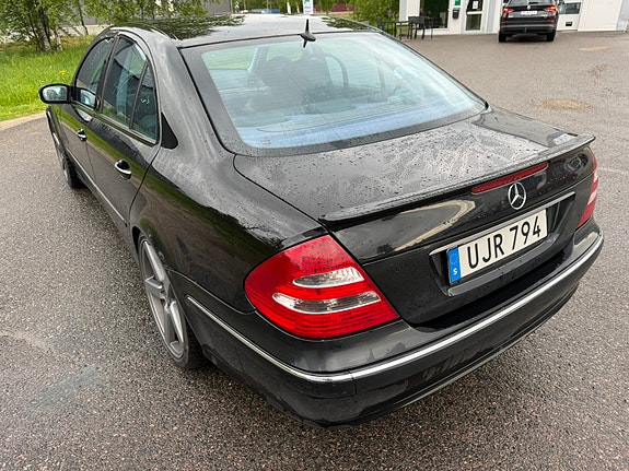 Mercedes-Benz E320 10 of 27