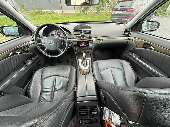 Mercedes-Benz E320 19 of 27