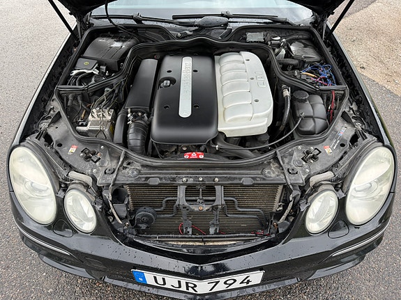 Mercedes-Benz E320 14 of 27