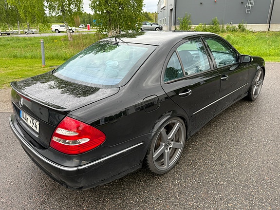 Mercedes-Benz E320 5 of 5