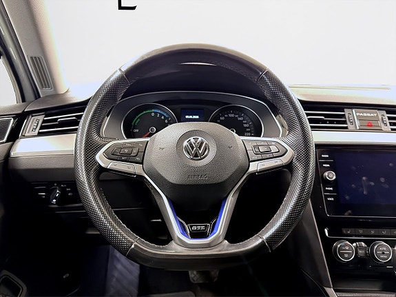 Volkswagen Passat 15 of 17