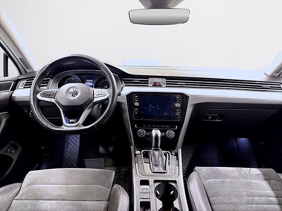 Volkswagen Passat 12 of 17
