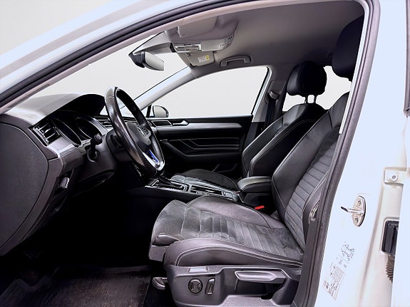 Volkswagen Passat 14 of 17