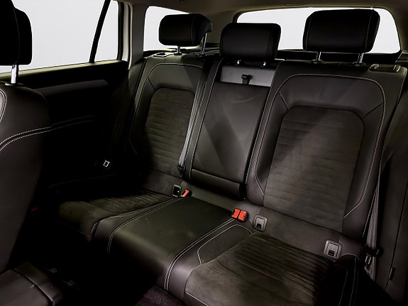 Volkswagen Passat 11 of 17