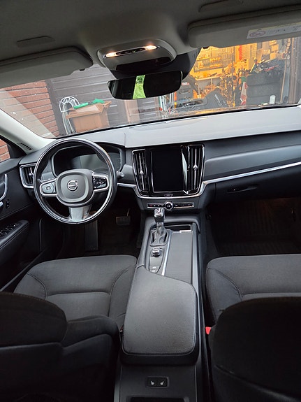 Volvo V90 Cross Country 6 of 15