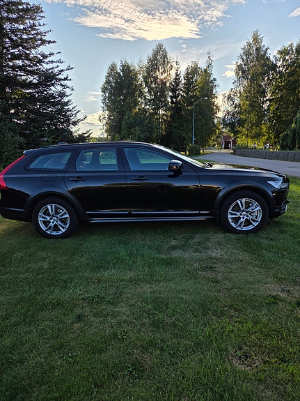 Volvo V90 Cross Country 5 of 15