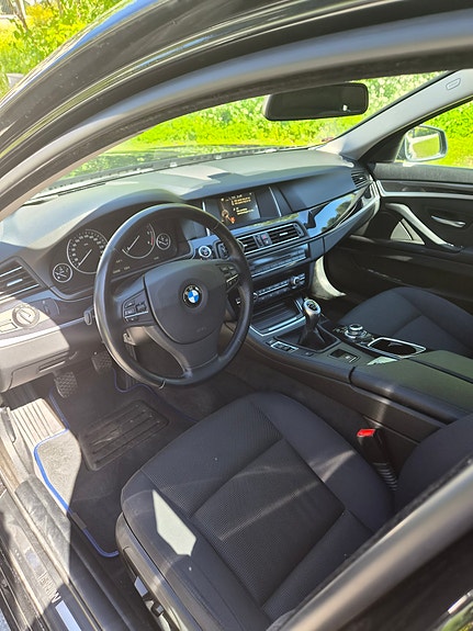 BMW 520d 3 of 5