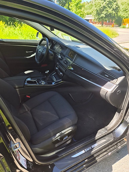 BMW 520d 4 of 5