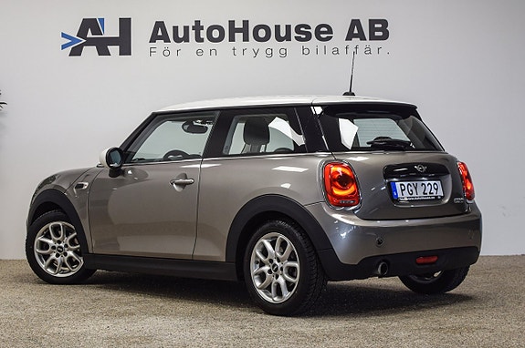 MINI Cooper 2 of 5