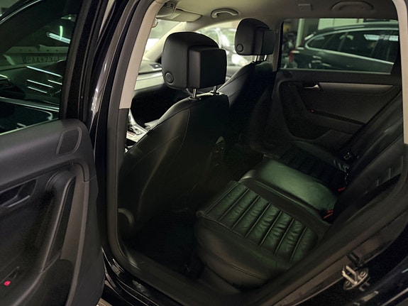 Volkswagen Passat 15 of 16