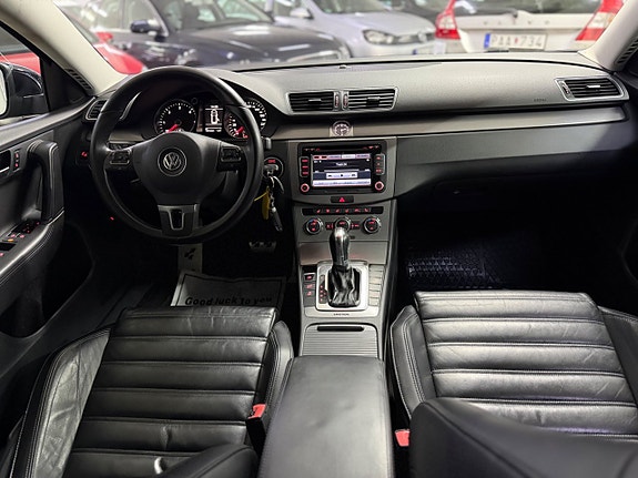 Volkswagen Passat 9 of 16