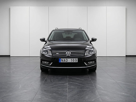 Volkswagen Passat 2 of 5
