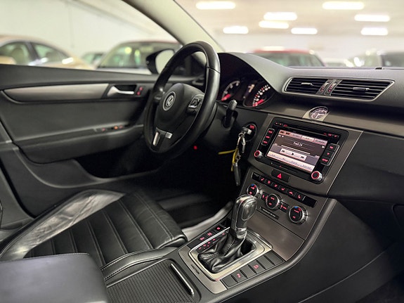 Volkswagen Passat 10 of 16