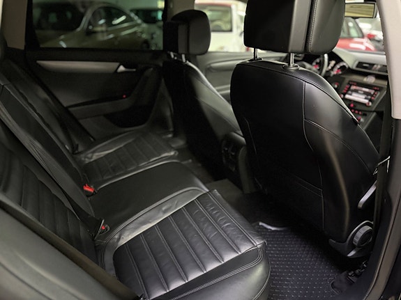Volkswagen Passat 12 of 16