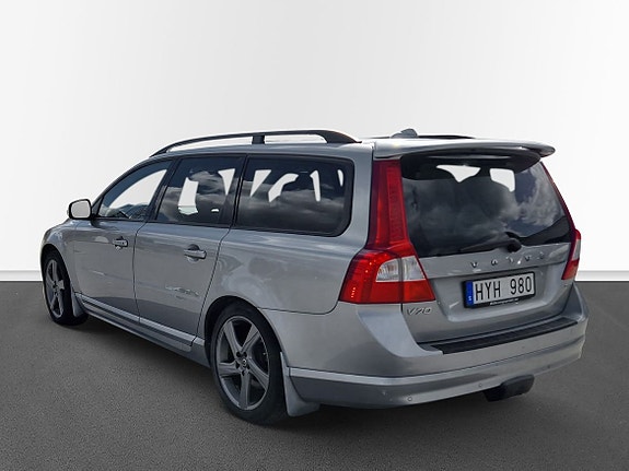 Volvo V70 2 of 5