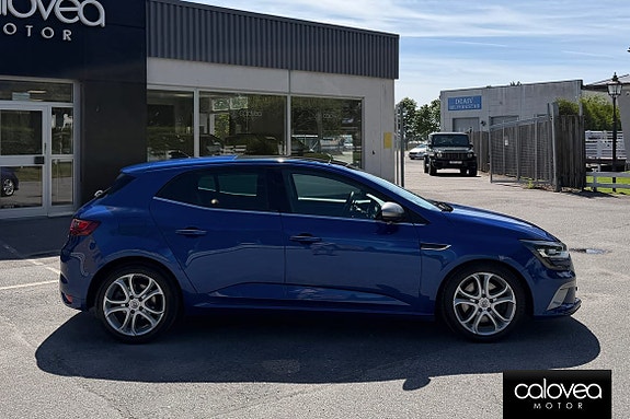 Renault Megane IV 2 of 5