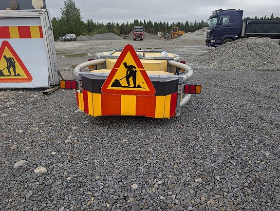 Scorpion 10 000 TMA med Maxisign Variabel varningstavla 5 of 5
