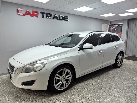 Volvo V60 2 of 25