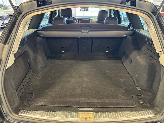 Mercedes-Benz E200 23 of 23